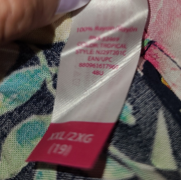 New 2XL Women's Flower Print Blouse - Picture 3 of 4